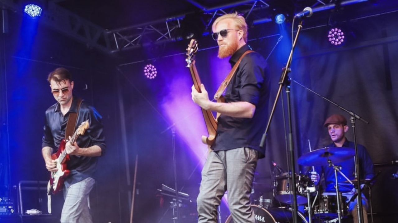 AudioKraftBerlin live auf der Bühne