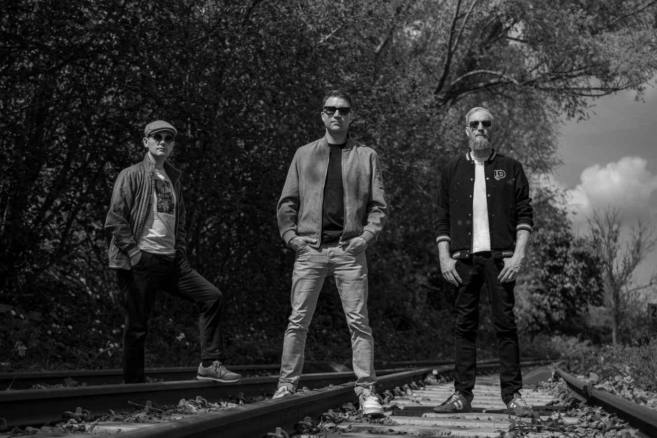 AudioKraftBerlin — Band auf Gleisen, Schwarz‑Weiß